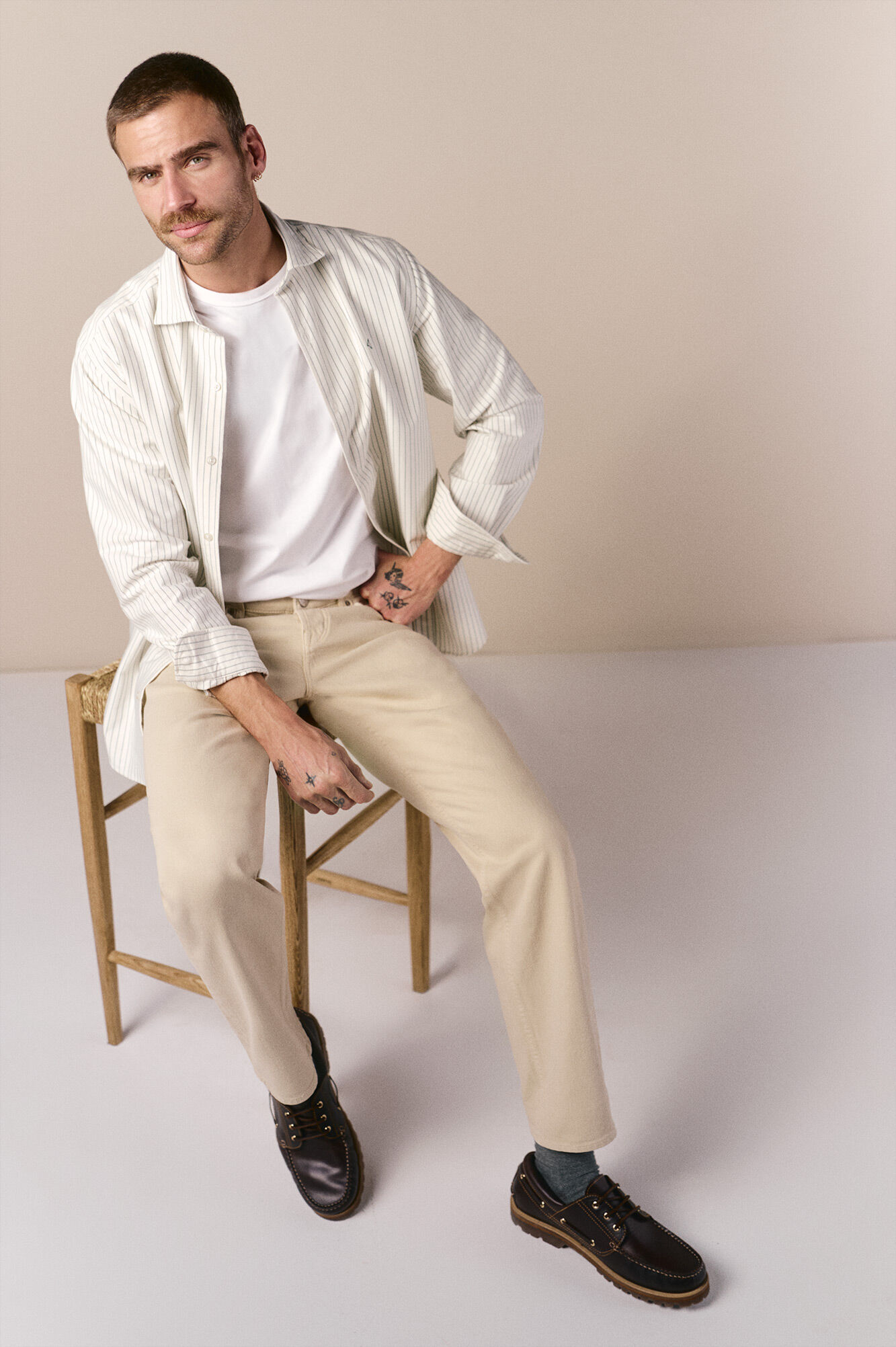 Conjunto de pantal&oacute;n y camisa