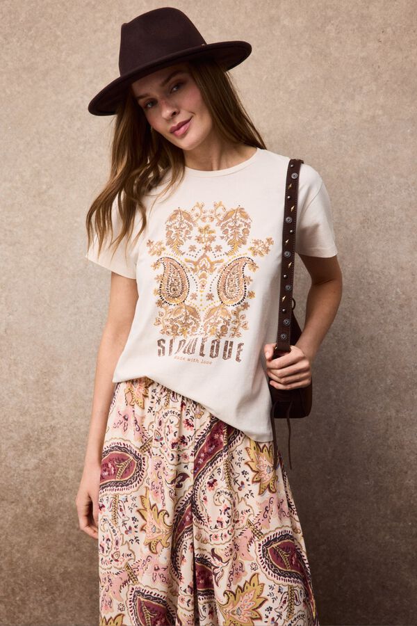 Conjunto de saia e t-shirt