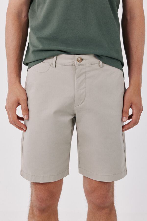 Conjunto de bermuda e polo