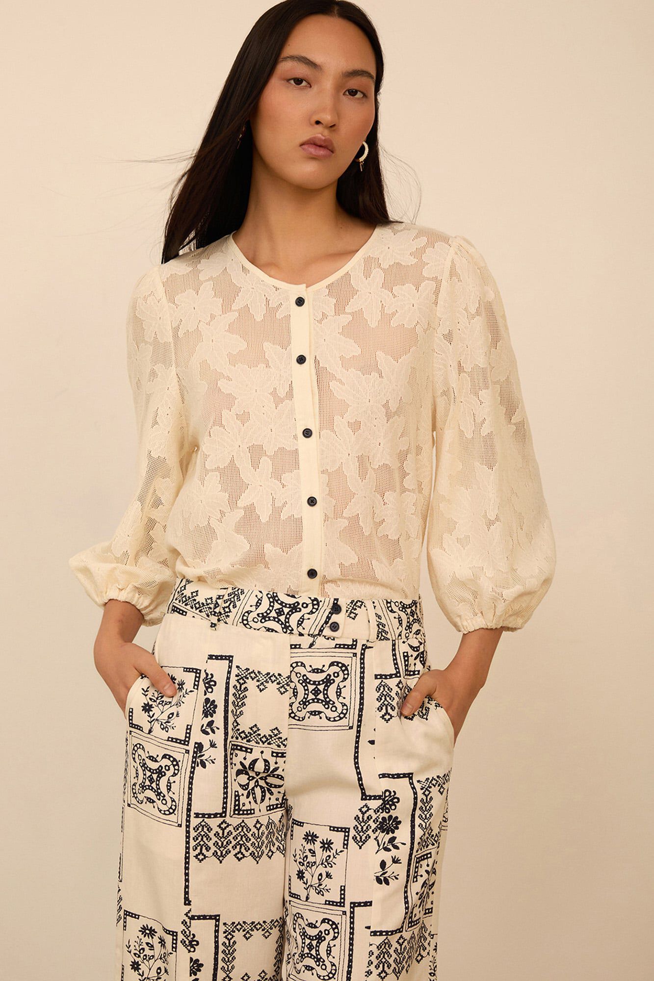 Conjunto de blusa e cal&ccedil;a