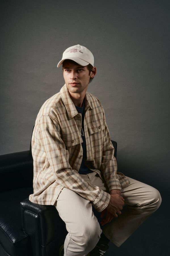 Conjunto de sobrecamisa e calças