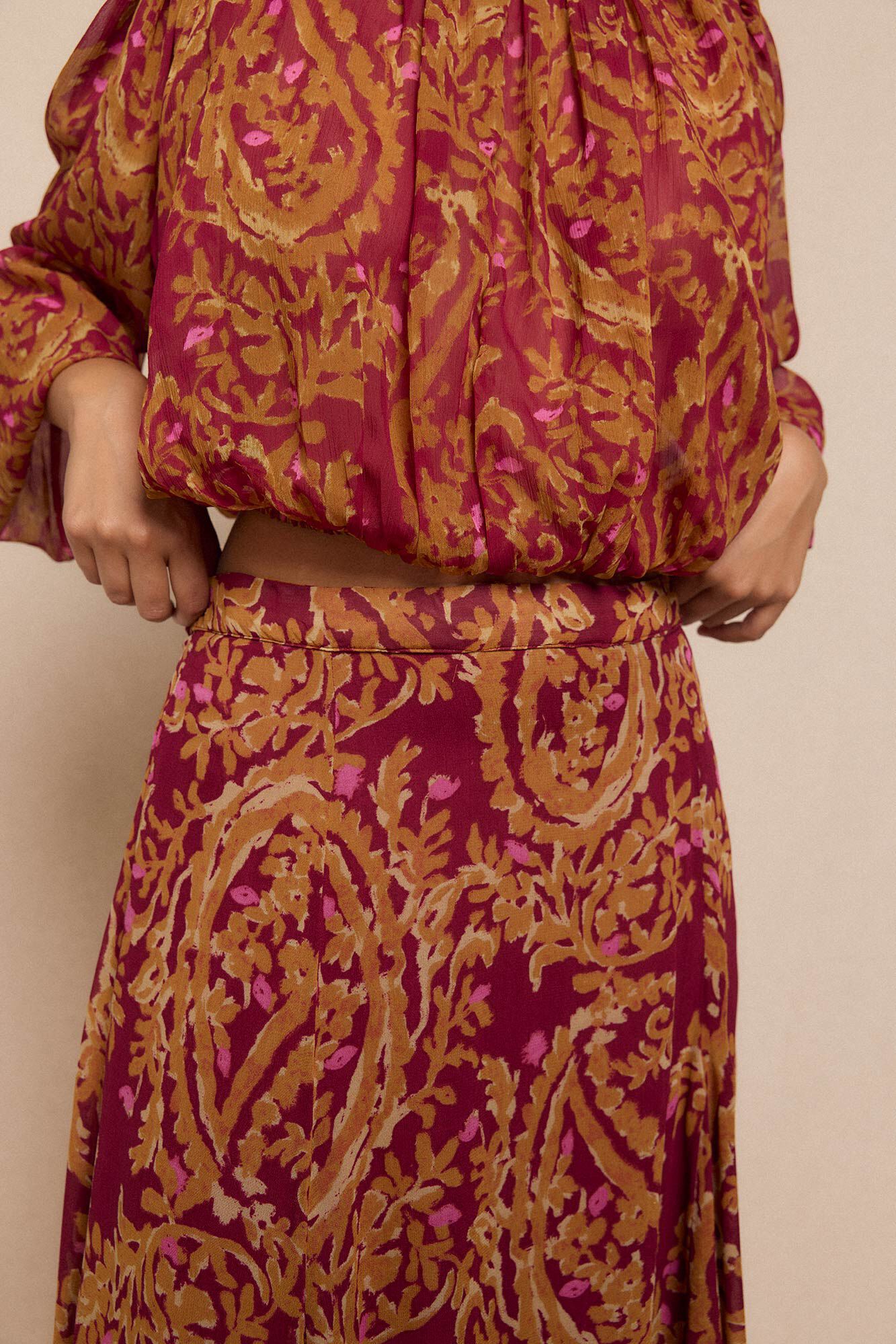 Conjunto de falda y blusa