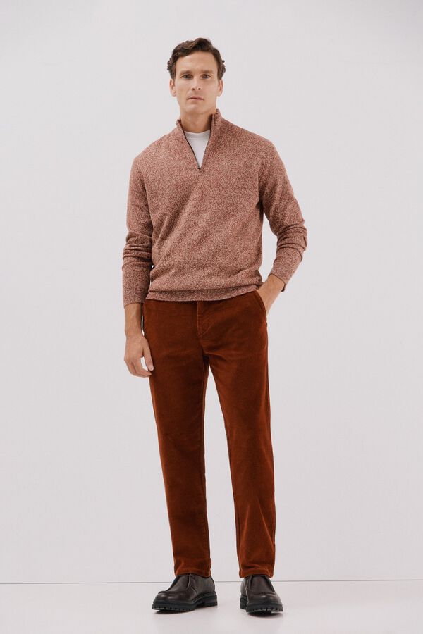 Conjunto de cal&ccedil;as, sapato e camisola