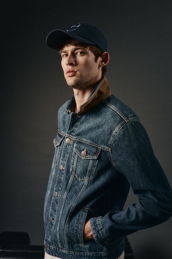 Conjunto de blusão e calças