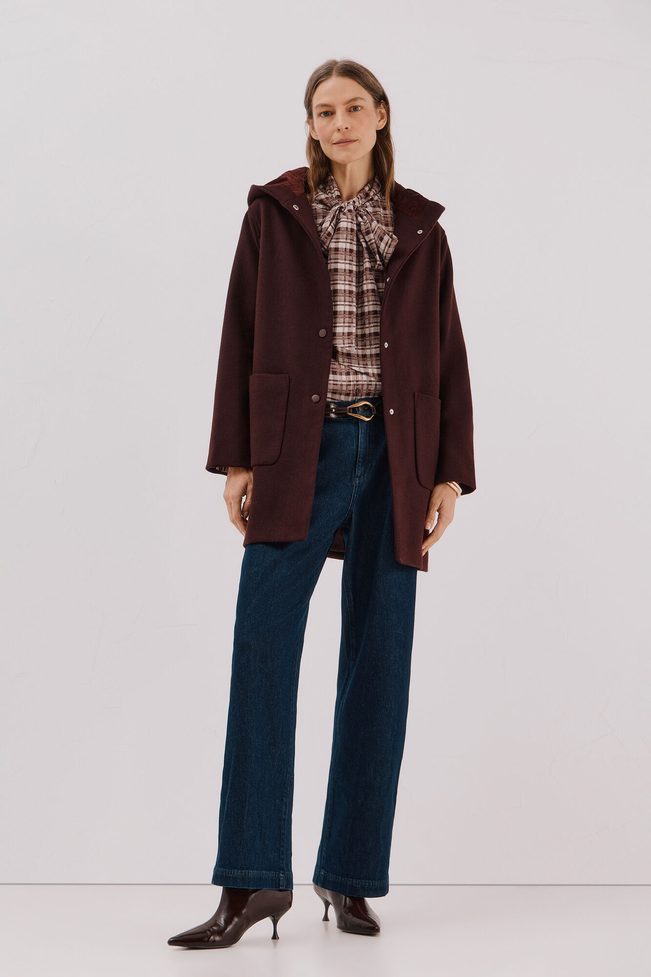 Conjunto de pantalones, abrigo y blusa