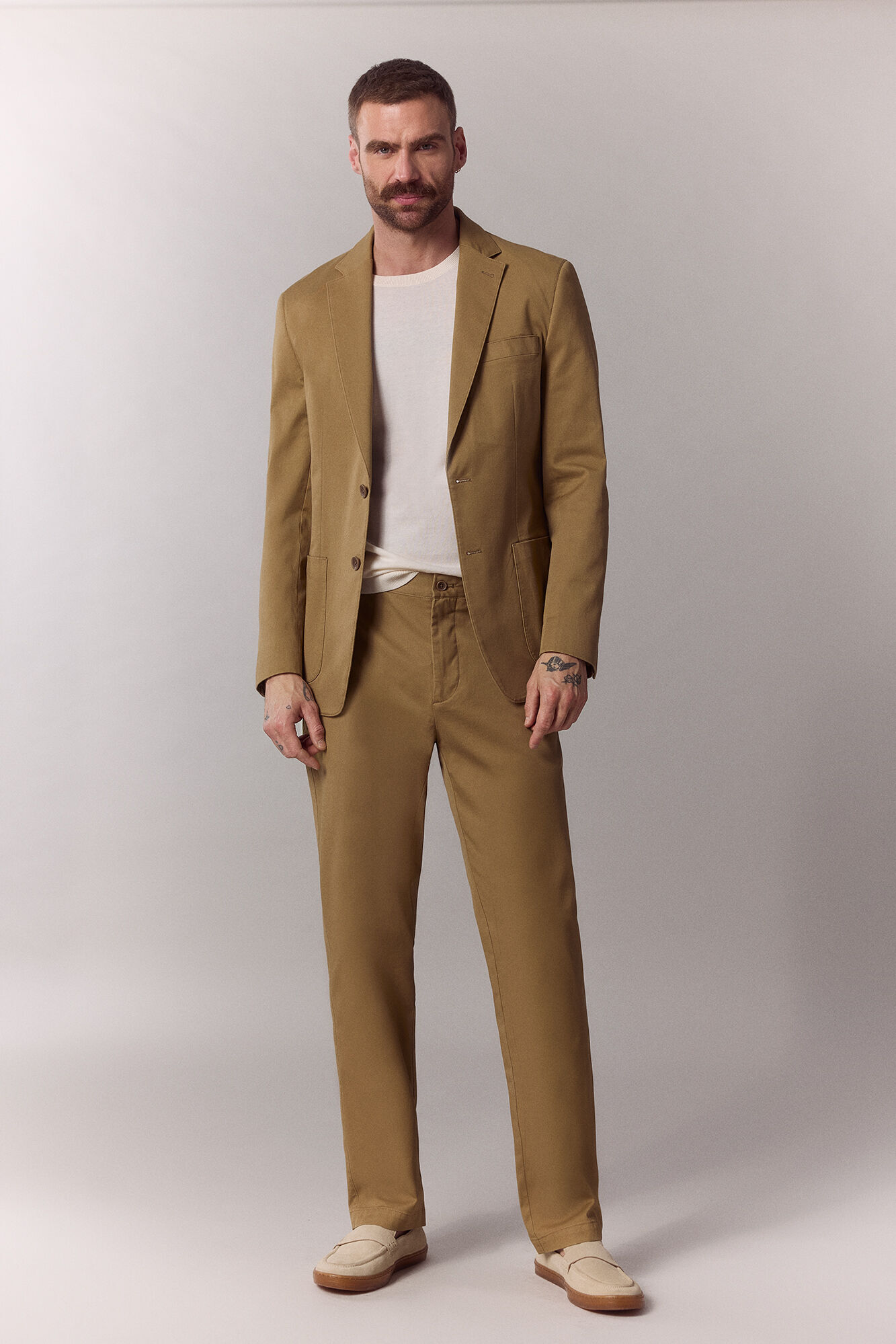 Conjunto de pantal&oacute;n y americana