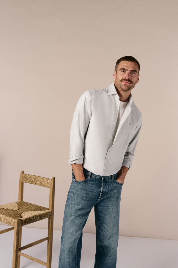 Conjunto de pantal&oacute;n y camisa