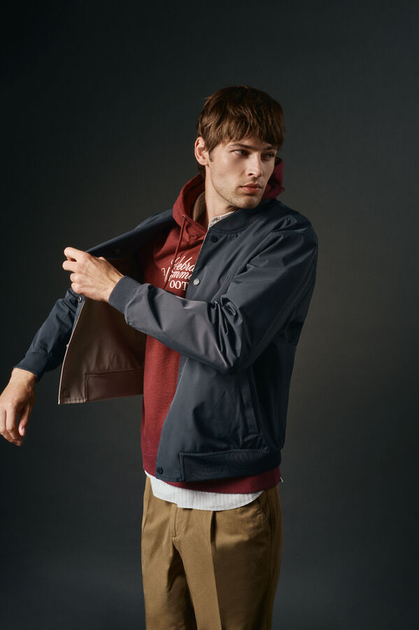 Conjunto de casaco, calças e sweatshirt