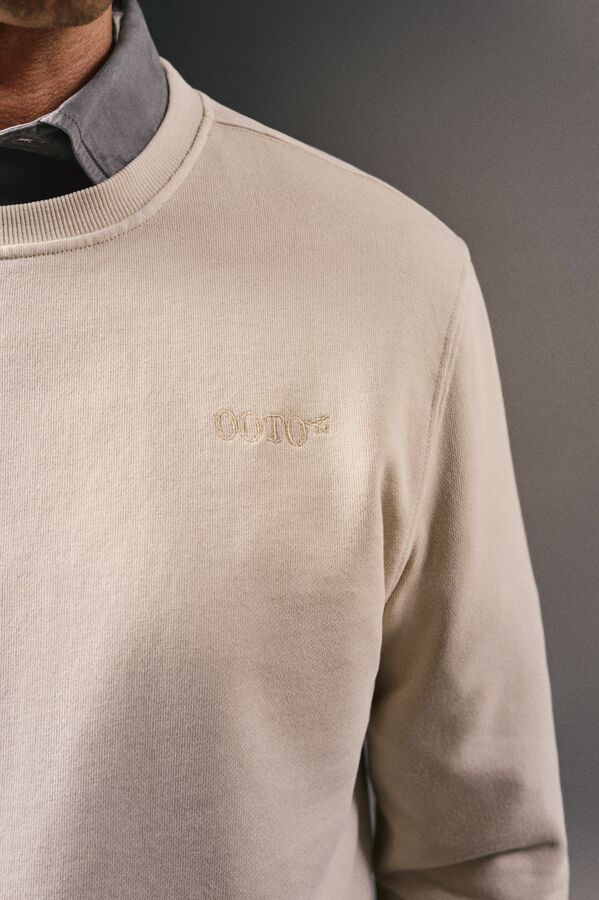 Conjunto de pantalón y sudadera