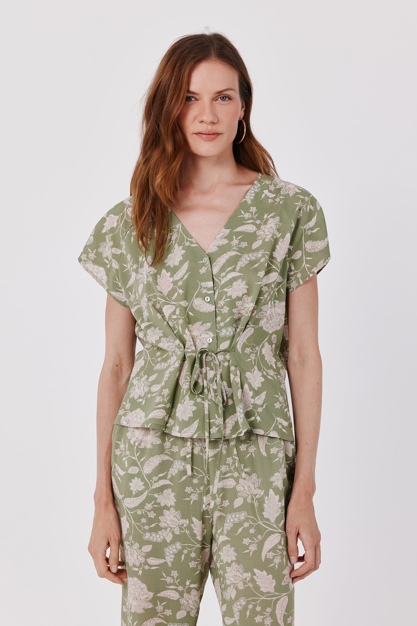 Blouse and trousers set
