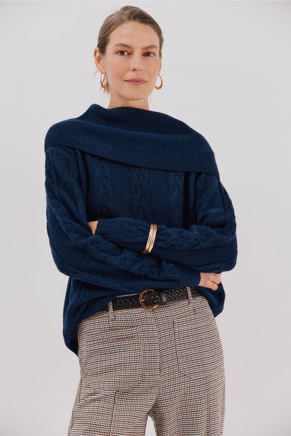 Pants, belt and sweater set