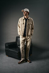 Conjunto de sobrecamisa e calças