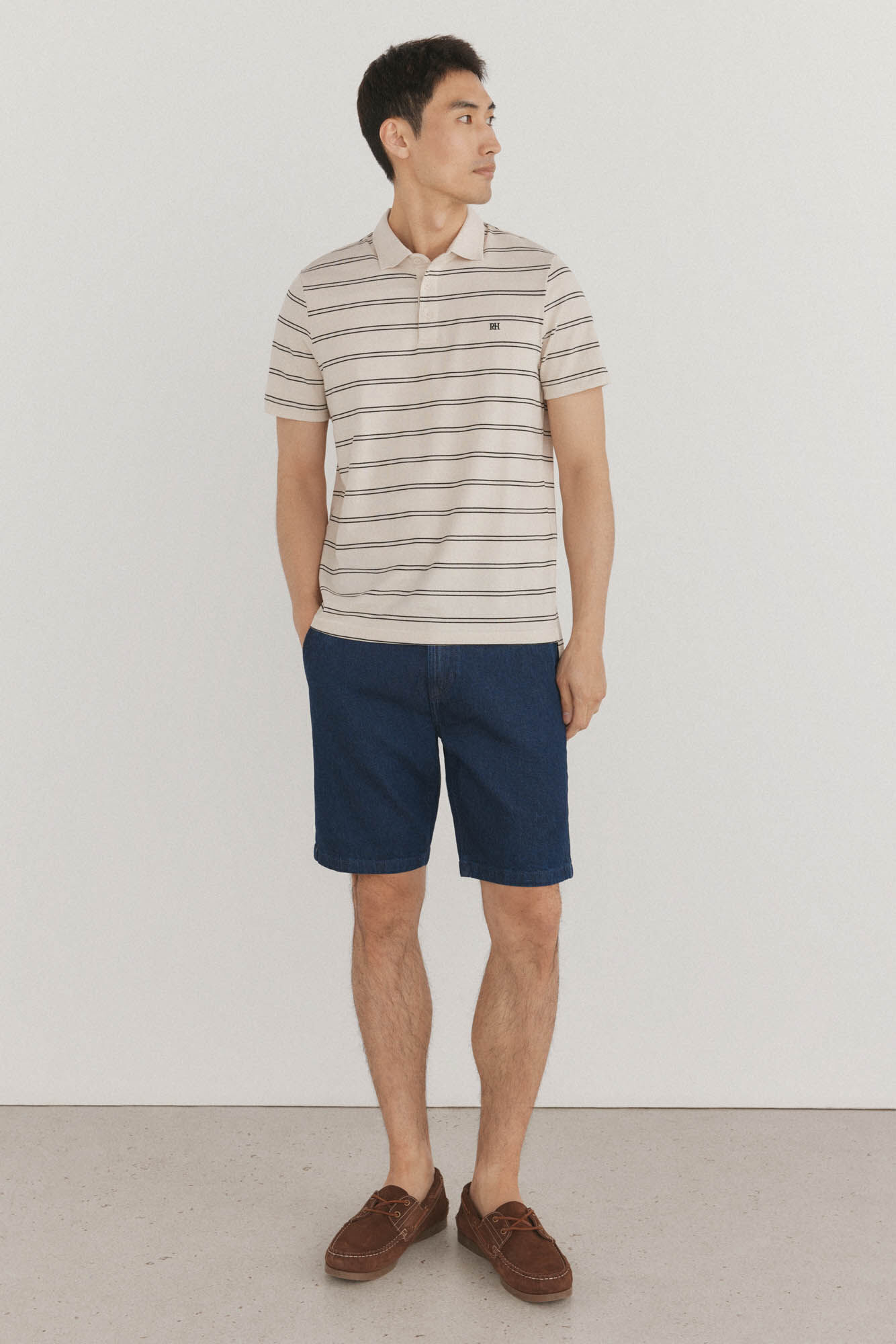 Conjunto de bermuda e polo