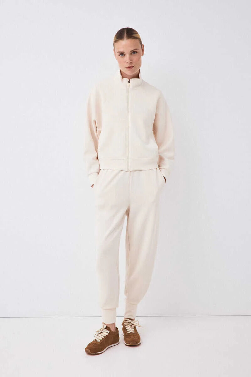 Conjunto de sudadera y pantal&oacute;n