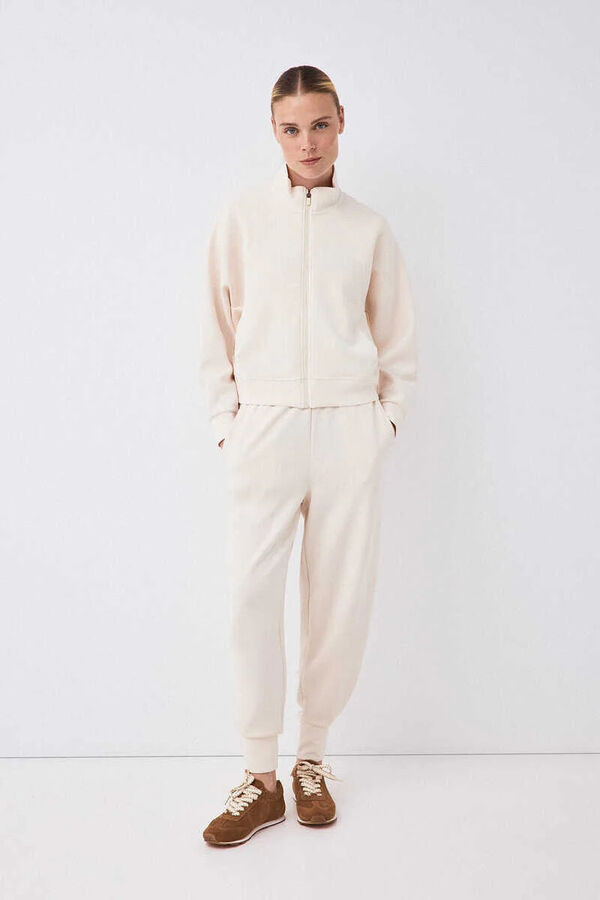 Conjunto de sudadera y pantal&oacute;n
