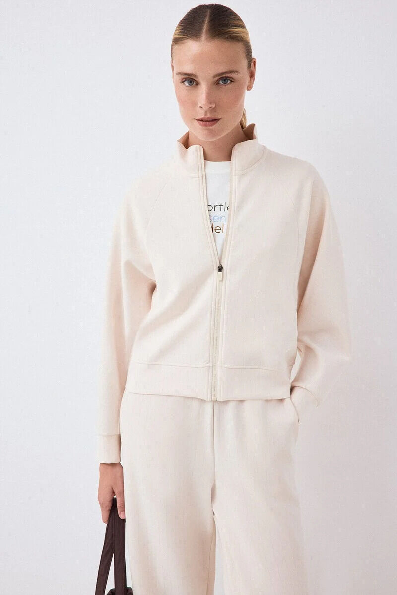 Conjunto de sudadera y pantal&oacute;n