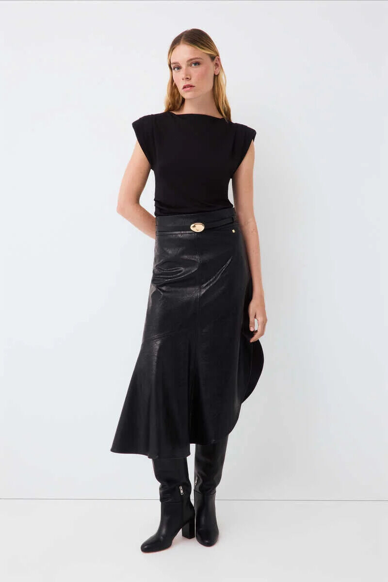 Skirt and shoulders set