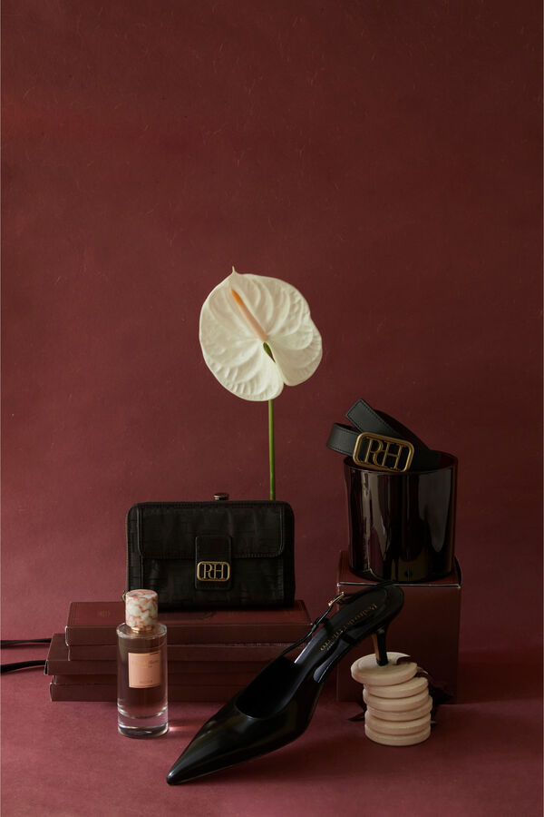 Pedro del Hierro Shoe, buckle, piel and perfume present set