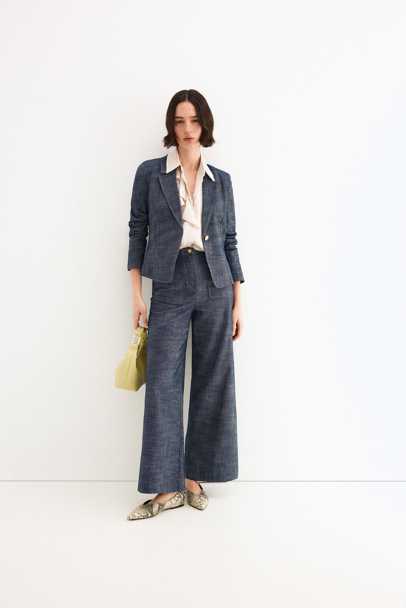 Conjunto de pantal&oacute;n, blazer y camisa