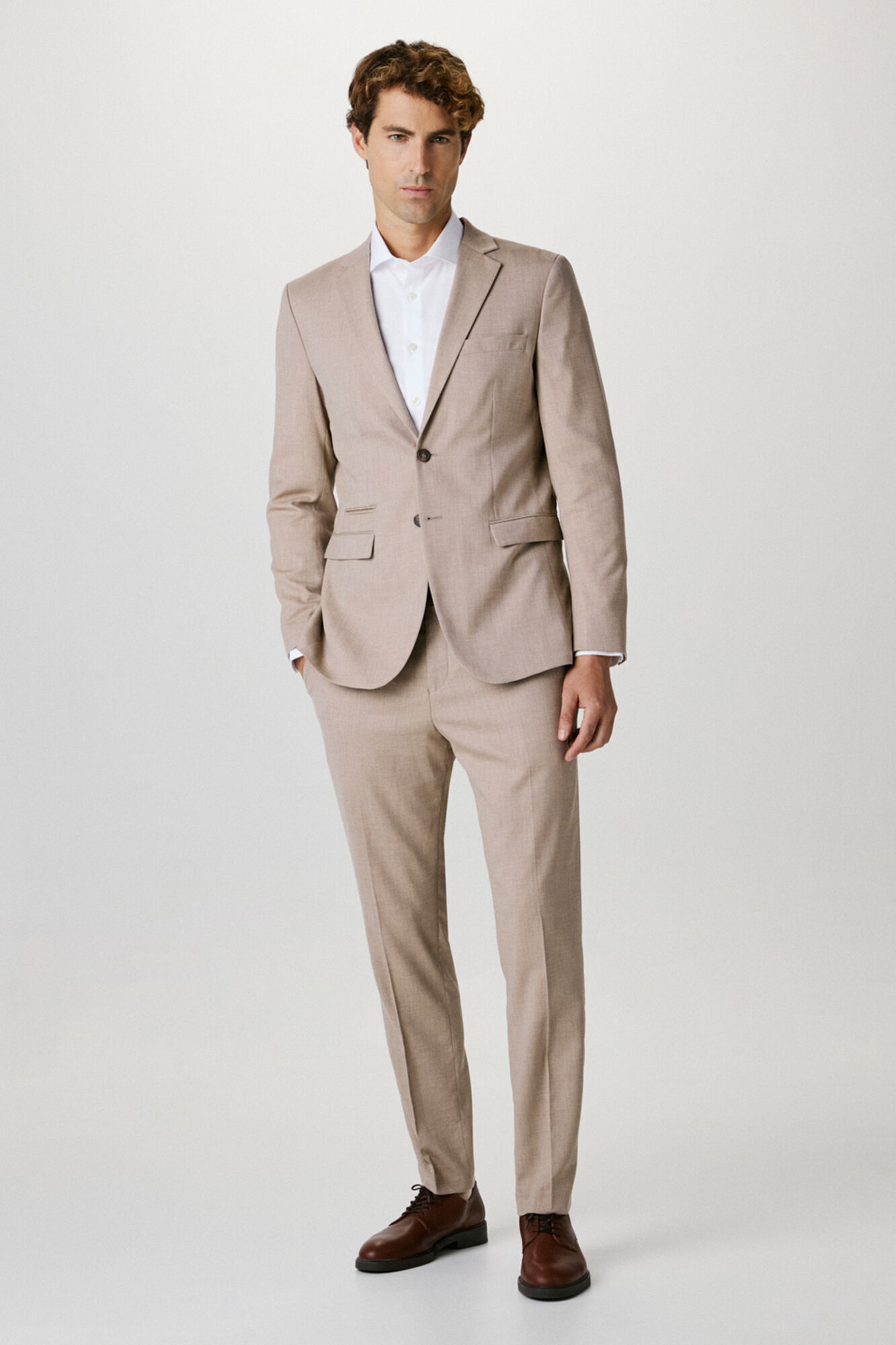 Conjunto de americana y pantal&oacute;n