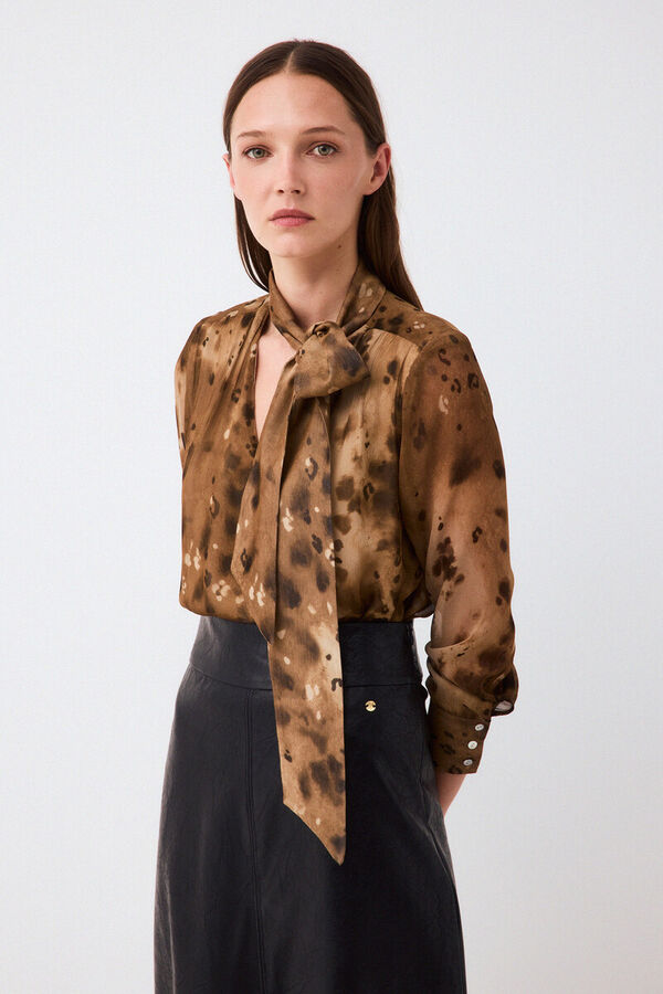 Skirt and blouse set