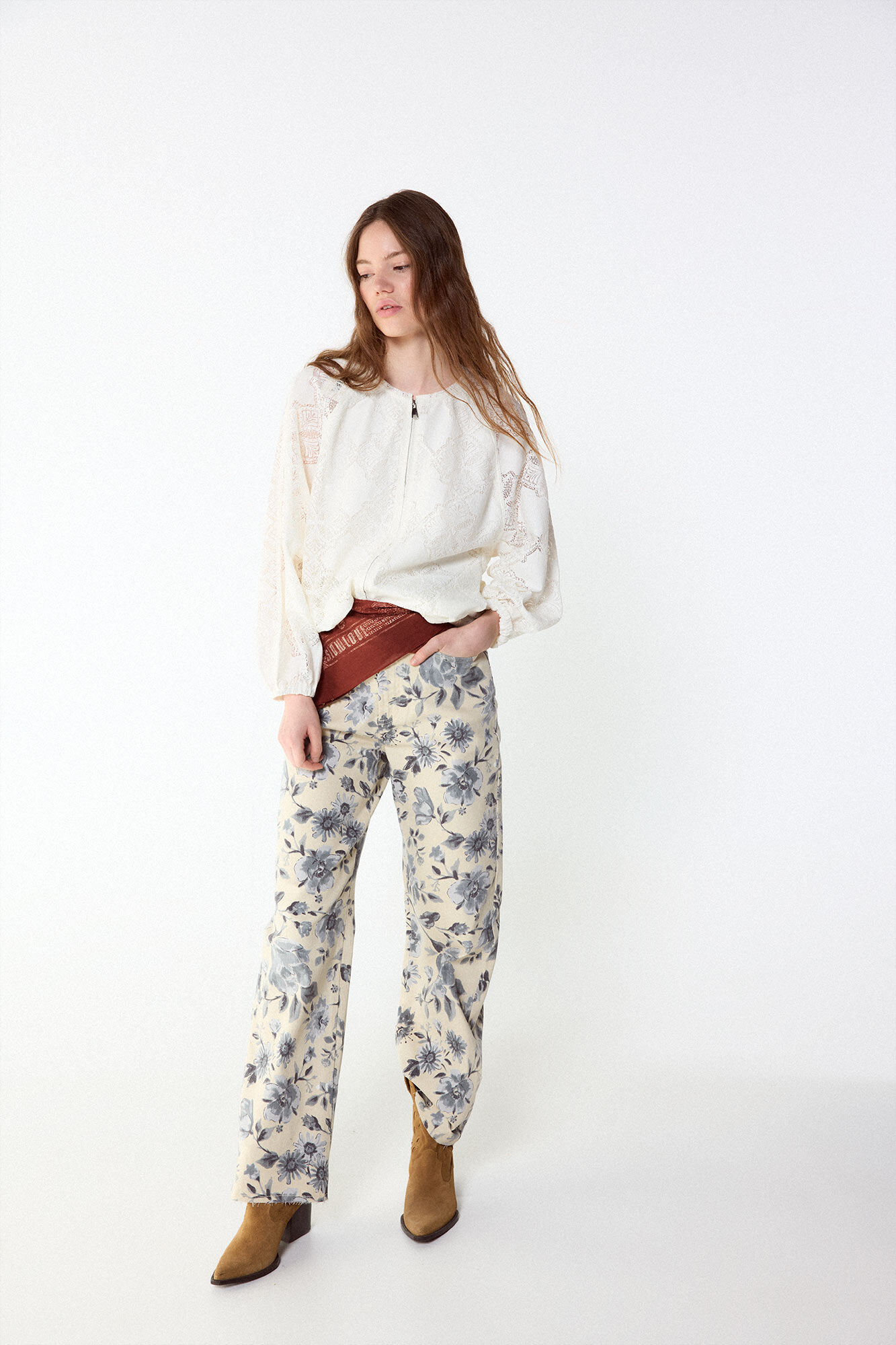 Conjunto de jeans, bomber e bandana