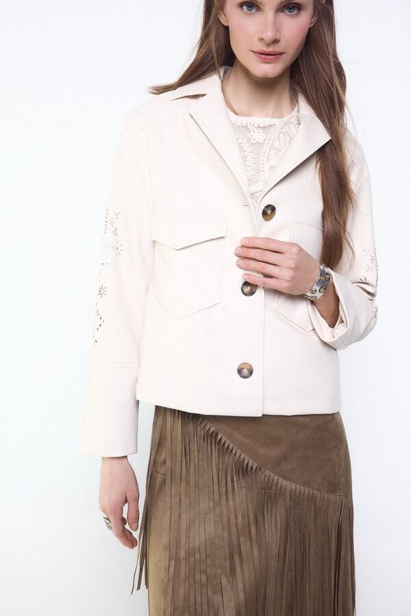 Conjunto de falda, cazadora, bota e top