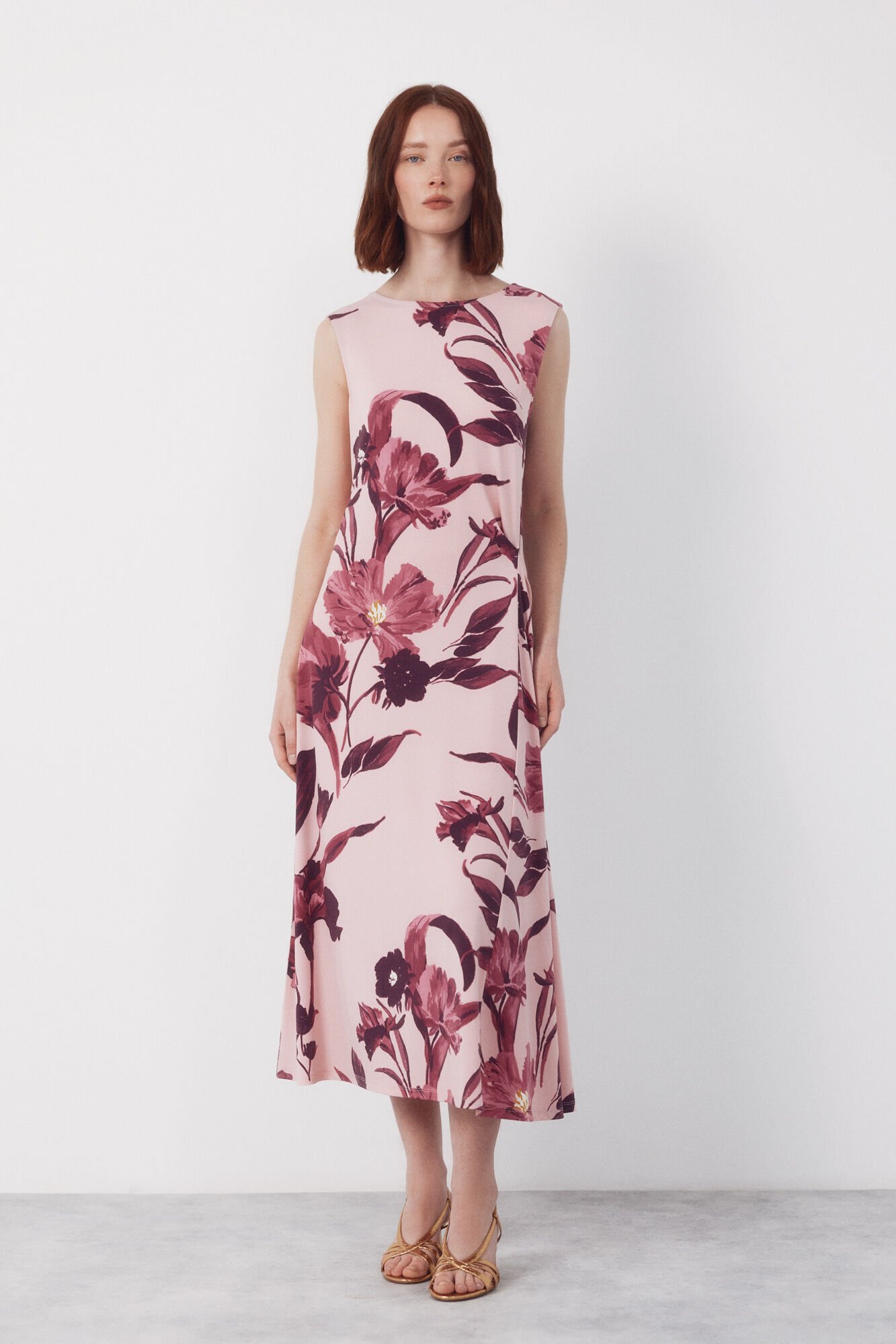 Conjunto de sand&aacute;lia e vestido