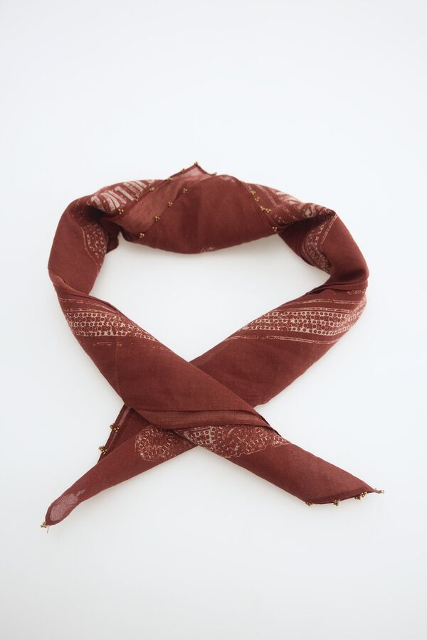 Conjunto de jeans, bomber e bandana