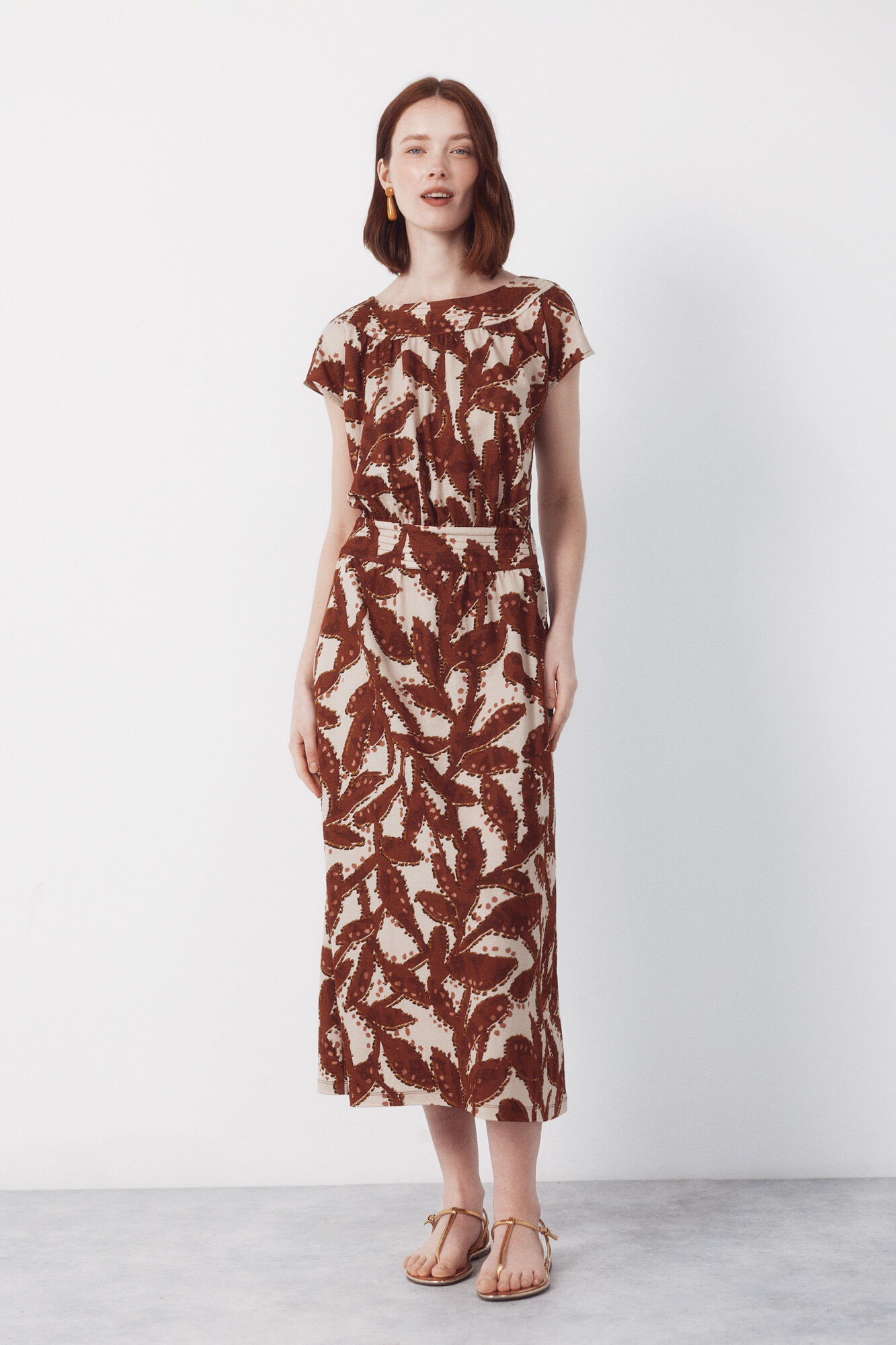 Conjunto de sand&aacute;lia e vestido