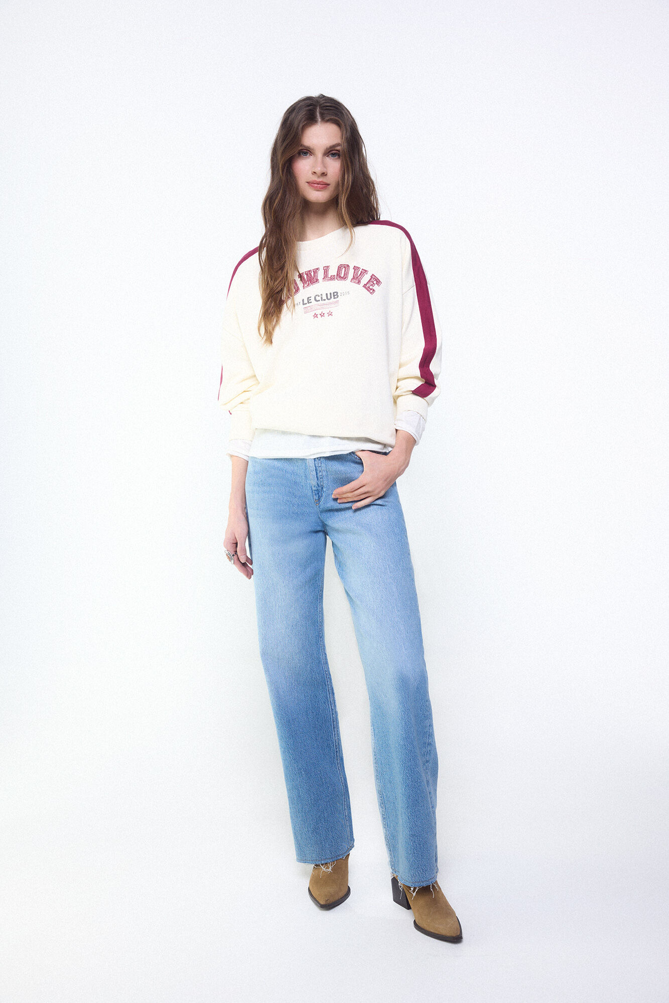 Conjunto de jeans e sudadera
