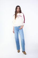 Conjunto de jeans y sudadera