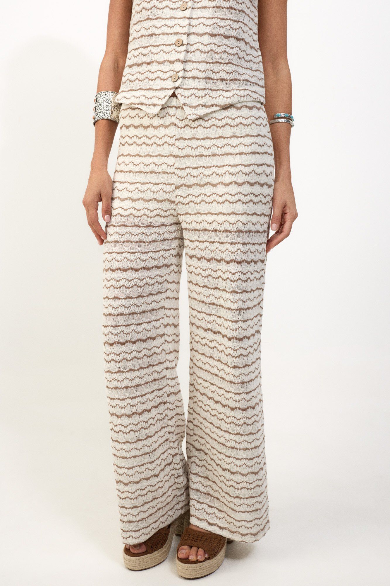 Conjunto de pantal&oacute;n, sandalia y chaleco