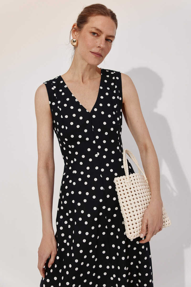 Conjunto de brincos, bolsa e vestido