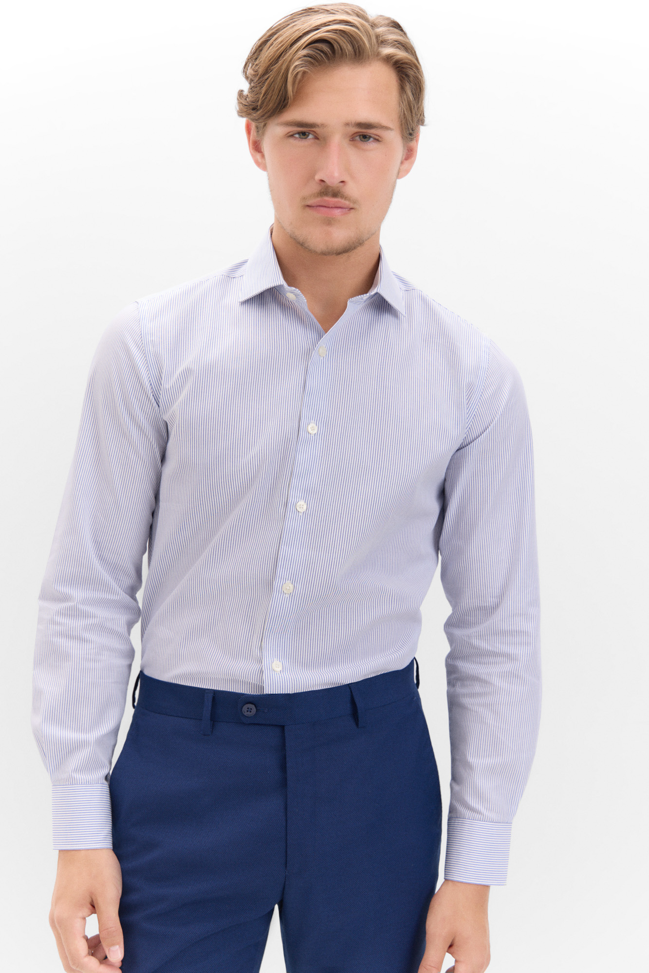 Camisa formal riscas corte slim fácil de engomar