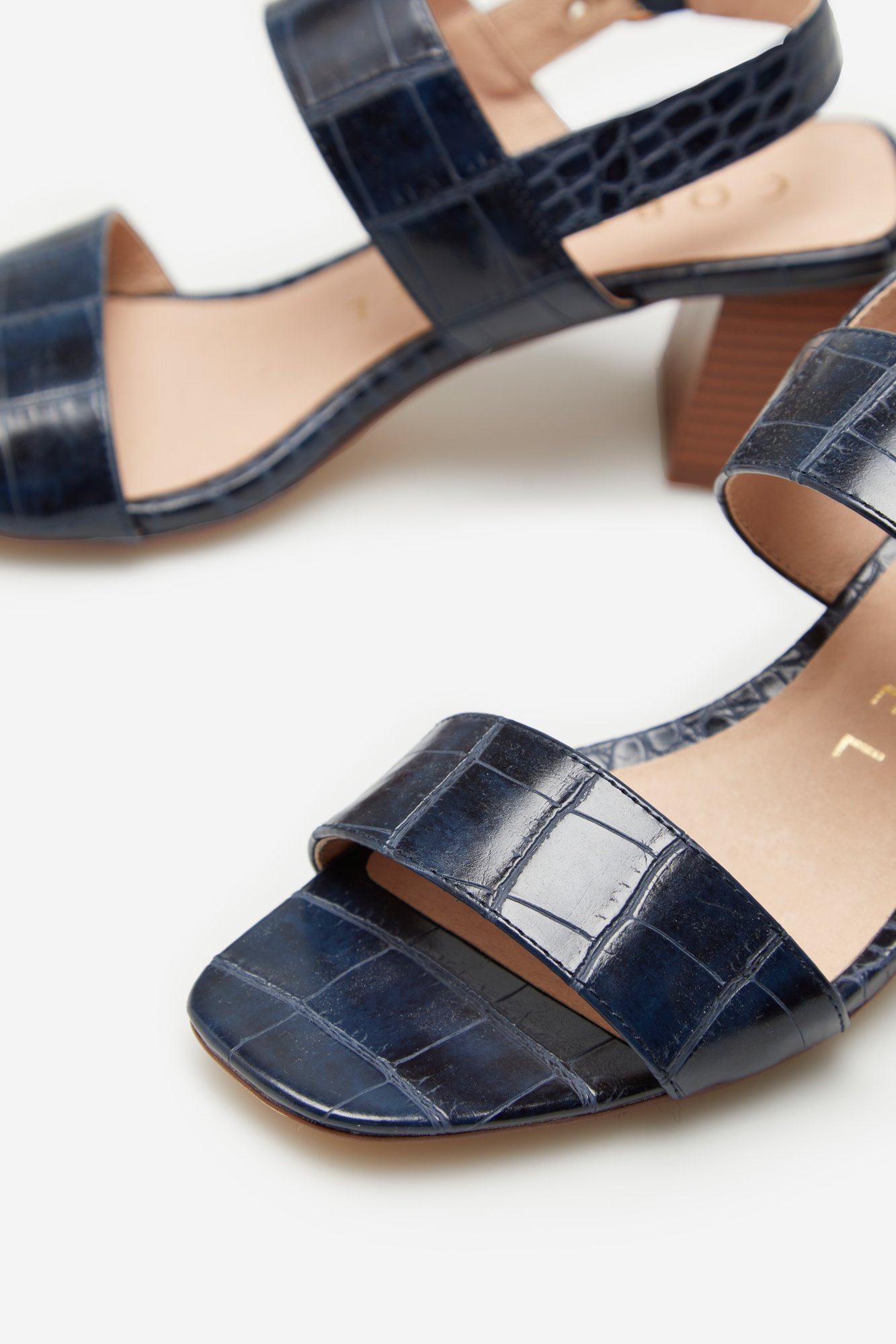 Strappy sandal Women's sandals Cortefiel