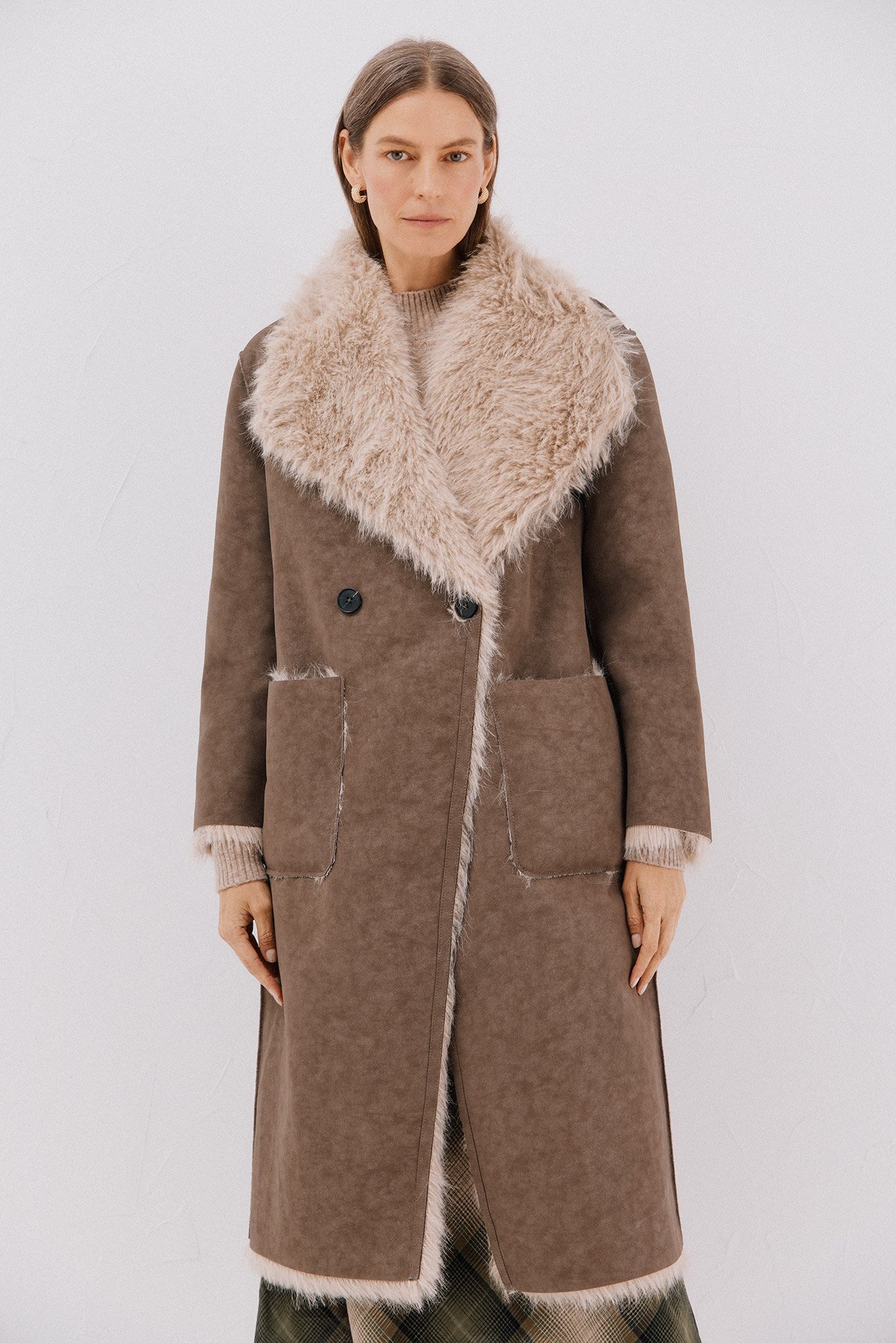 Long reversible fur coat | Women's coats and parkas | Cortefiel
