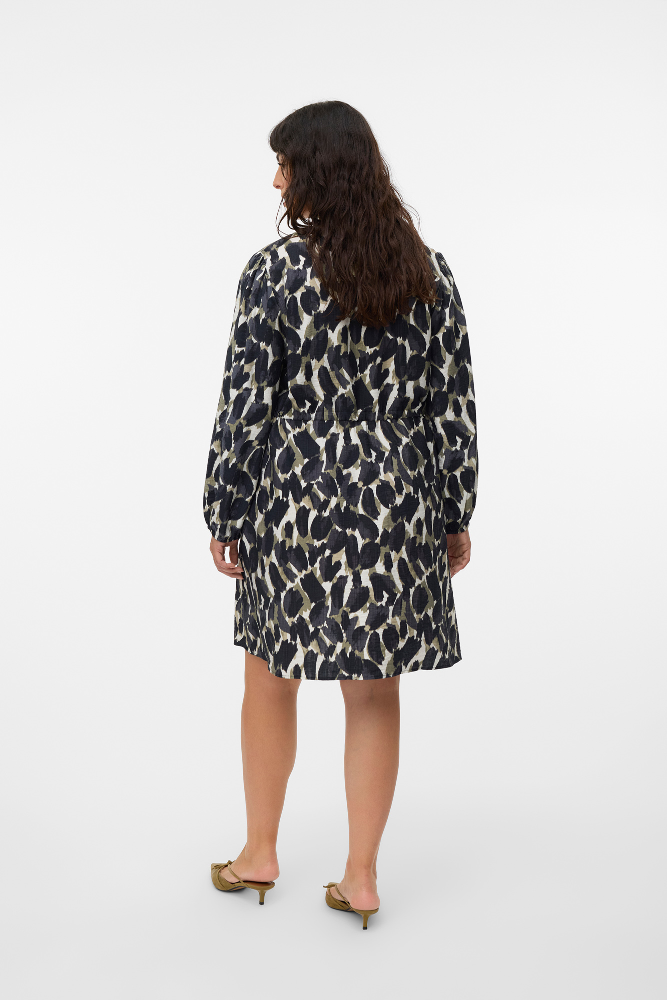 Vestido corto de manga larga Curve Vestidos de mujer Cortefiel