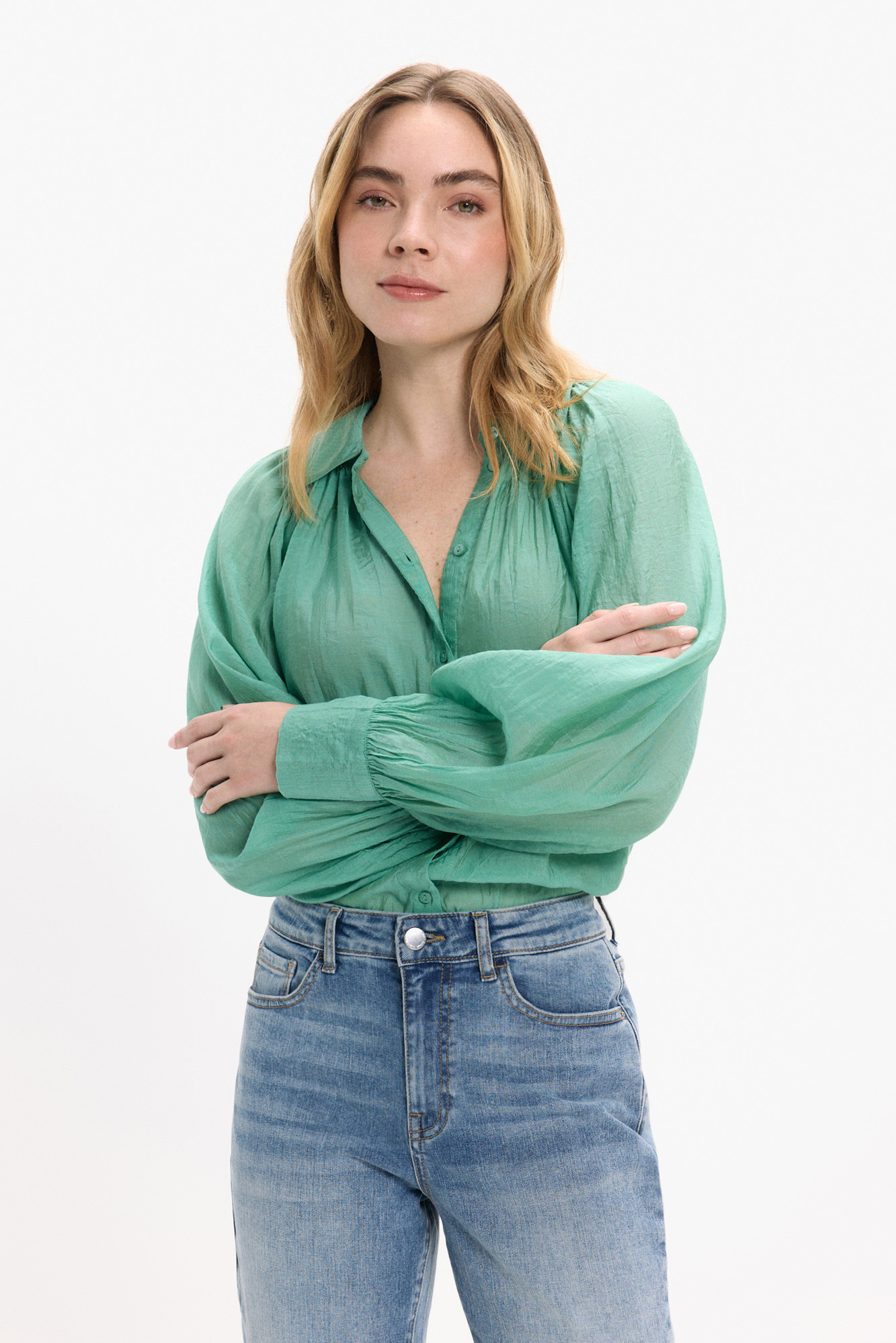 Blusa Mujer FYLTR Corte Regular - Verde Esmeralda - Mangas Con Botones - Tela Lisa Elegante