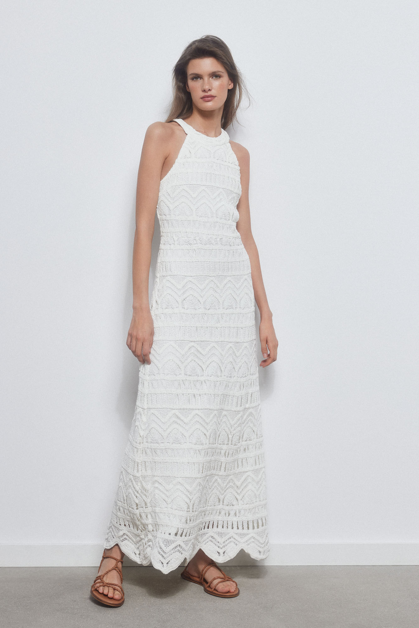 Vestido crochet halter Vestidos y monos de mujer Cortefiel