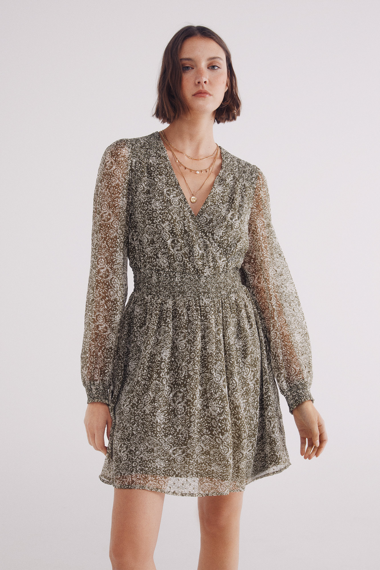 Vestido corto gasa estampado Vestidos y monos de mujer Cortefiel