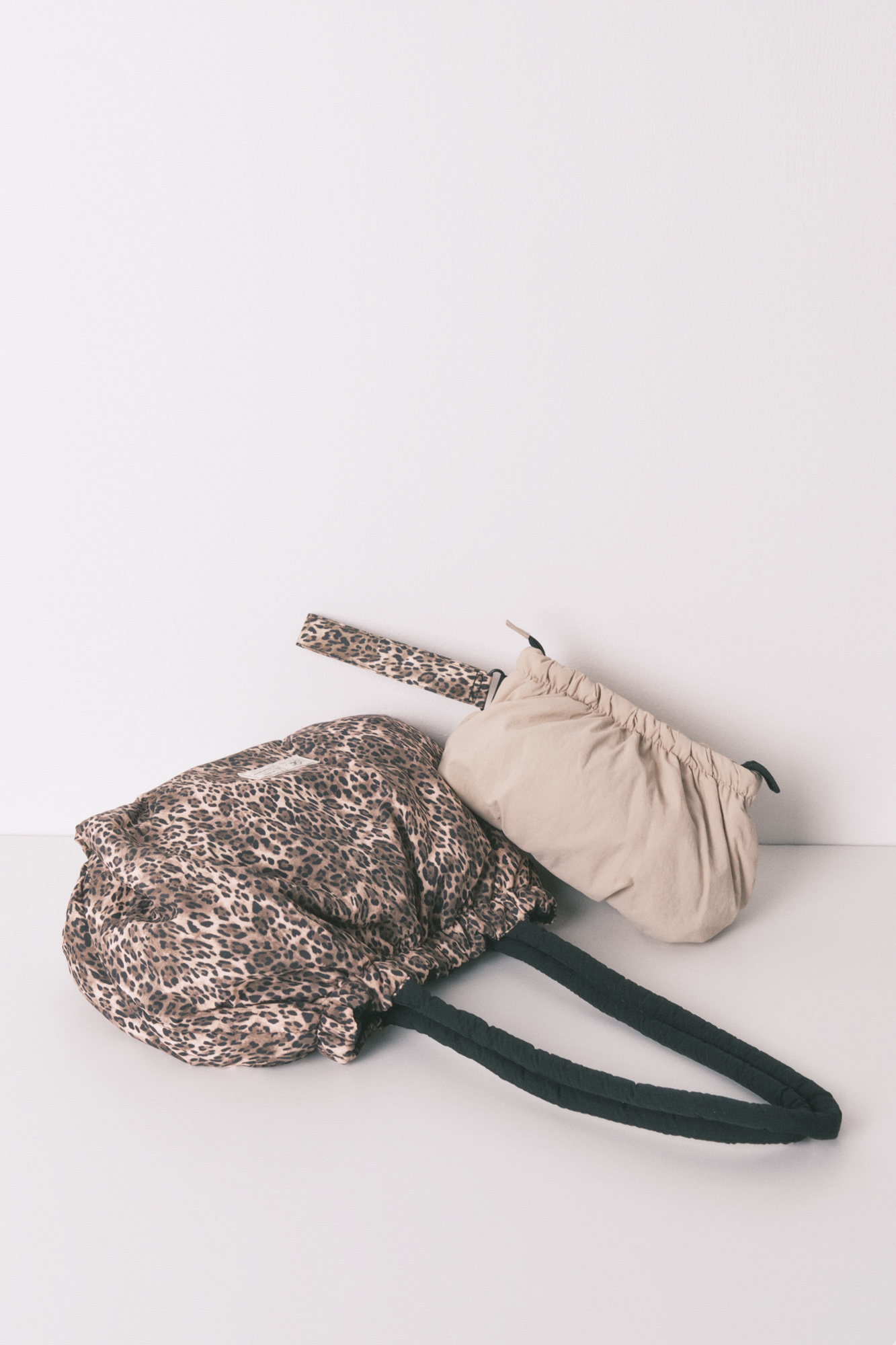 Bolso reversible nylon animal print Bolsas de mujer Cortefiel